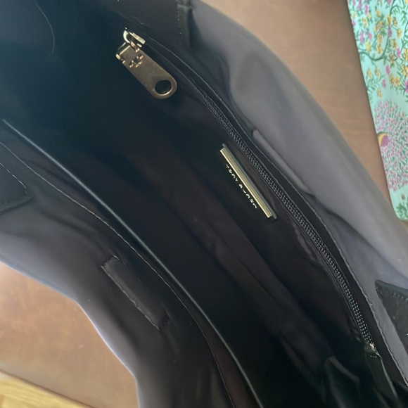 Tory Burch Burgundy Handbag with Leather Handles and Bottom Trim - Picture 2 of 4